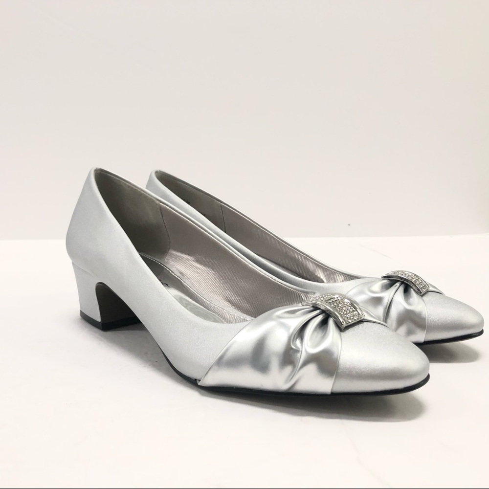 Easy Street Women’s Eloise Silver Heel